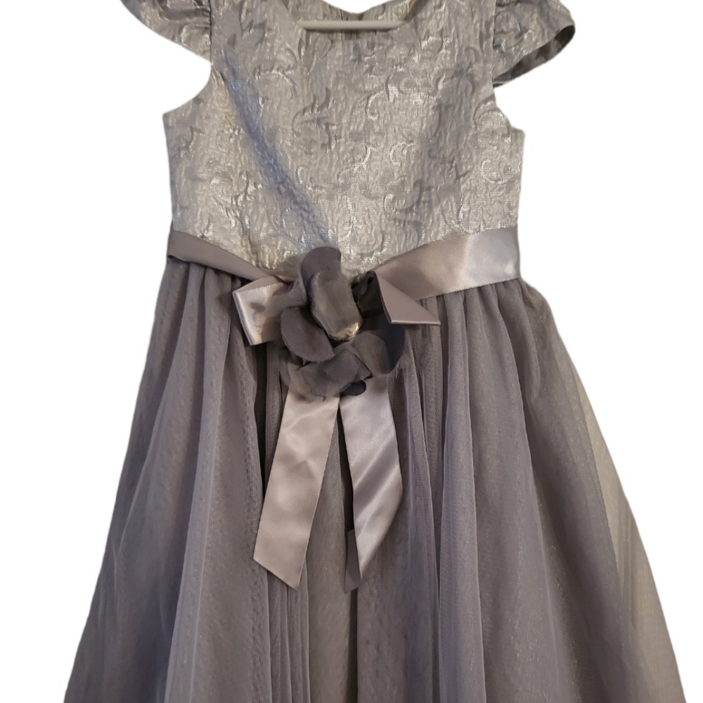 "Rare Editions" Size 5, Gray & White Dress With Silk Belt Bow & Flower Attached.